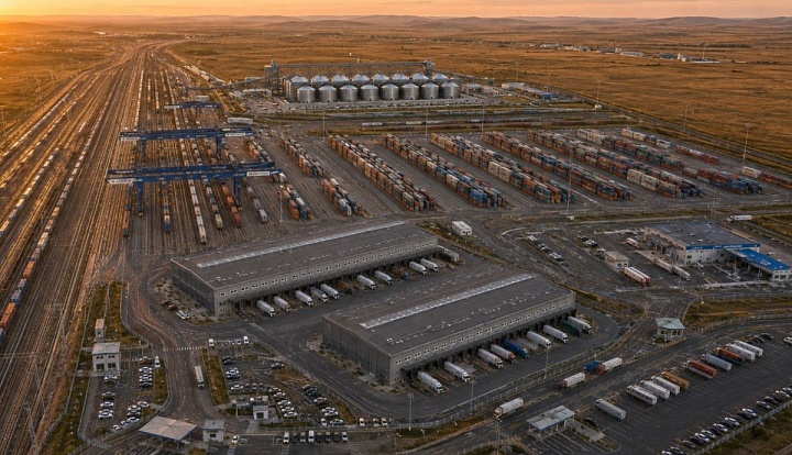 Multimodal transport and logistics center