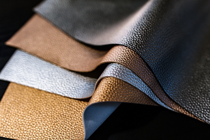 Production of artificial leather based on apple filler