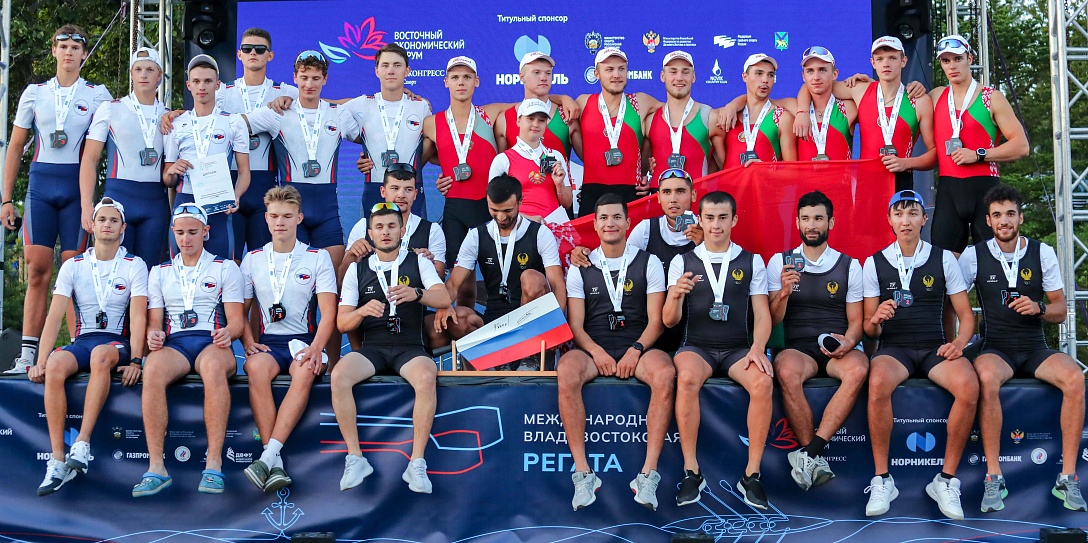 Гребцы из России, Китая и Узбекистана победили на регате во Владивостоке