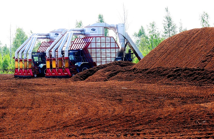 Construction of a peat processing plant