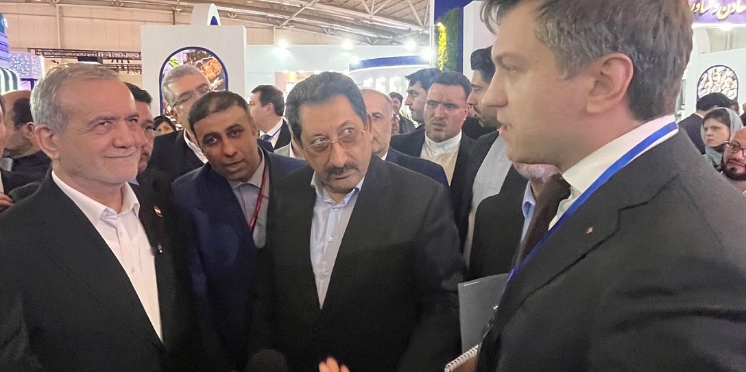 Президент Ирана посетил стенд Фонда Росконгесс в Тегеране