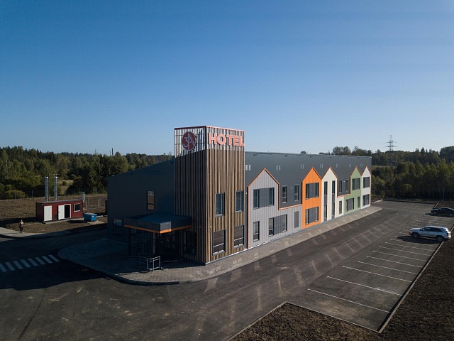 Construction of a roadside hotel
